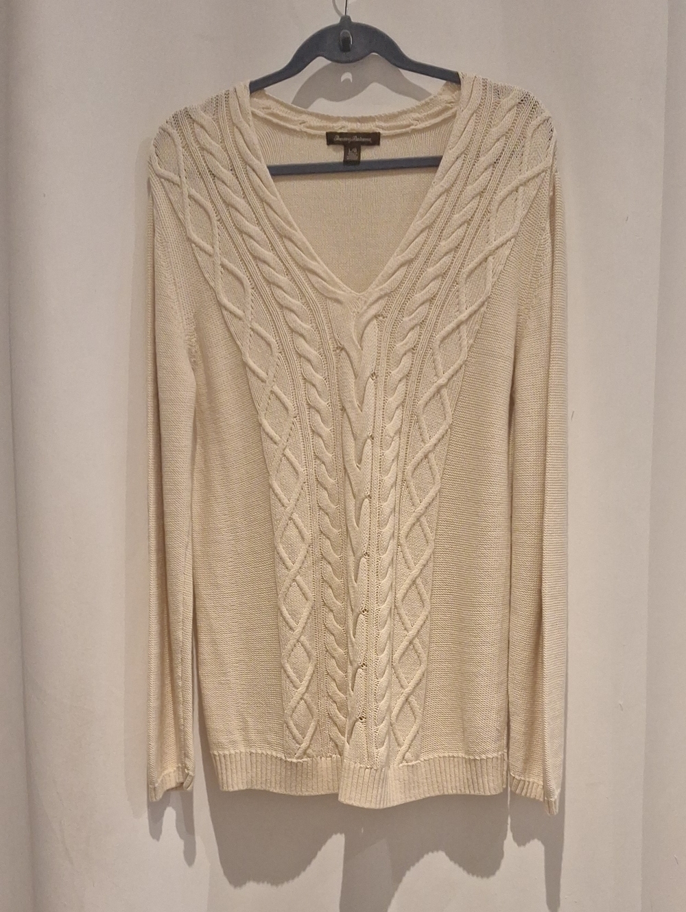 Tommy Bahama Cashmere Blend Cable Knit V-Neck Sweater in Cream